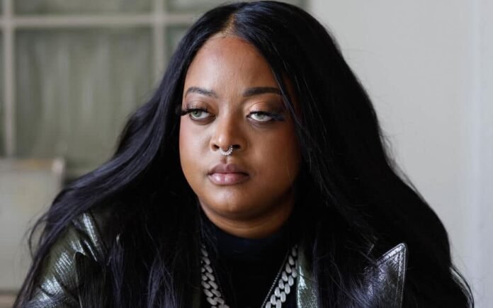 Yeux et cou gr0s, surpoids, essoufflement... : Voici la maladie dont souffre Brenda, la fille du Président Paul Biya (25 photo)